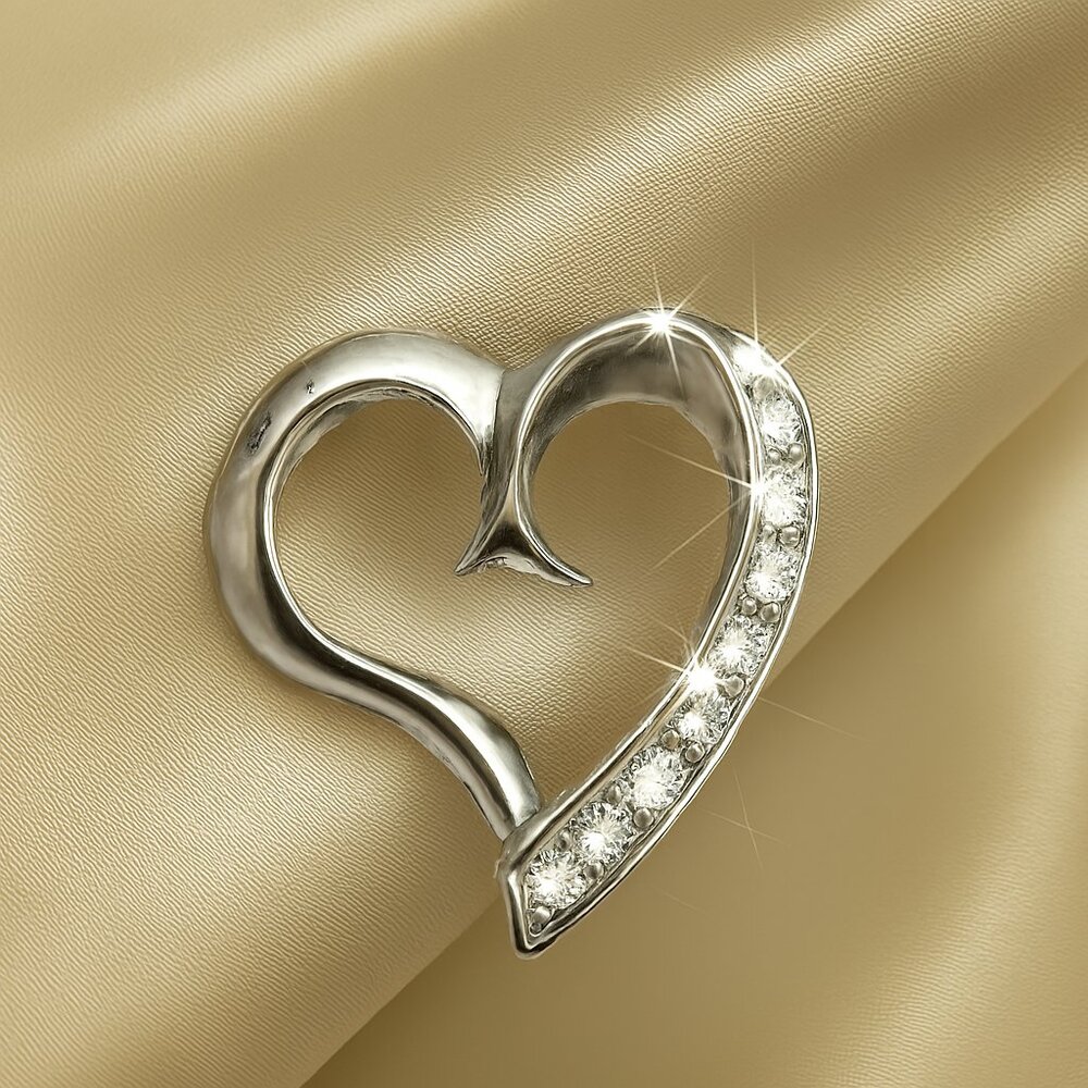 Sparkling Crystal Heart Brooch – Elegant Silver-Tone Women’s Gift Pin